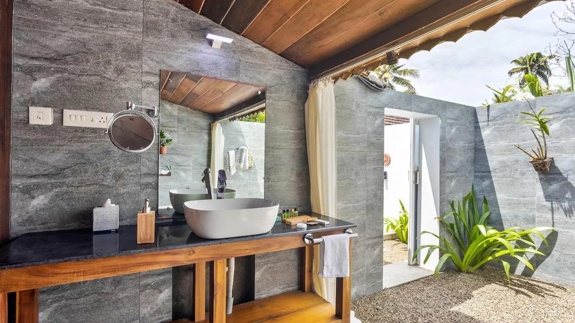 *** Bed & Breakfast Deshadan'S Tarangi Beach Villas,Marari Mararikulam India