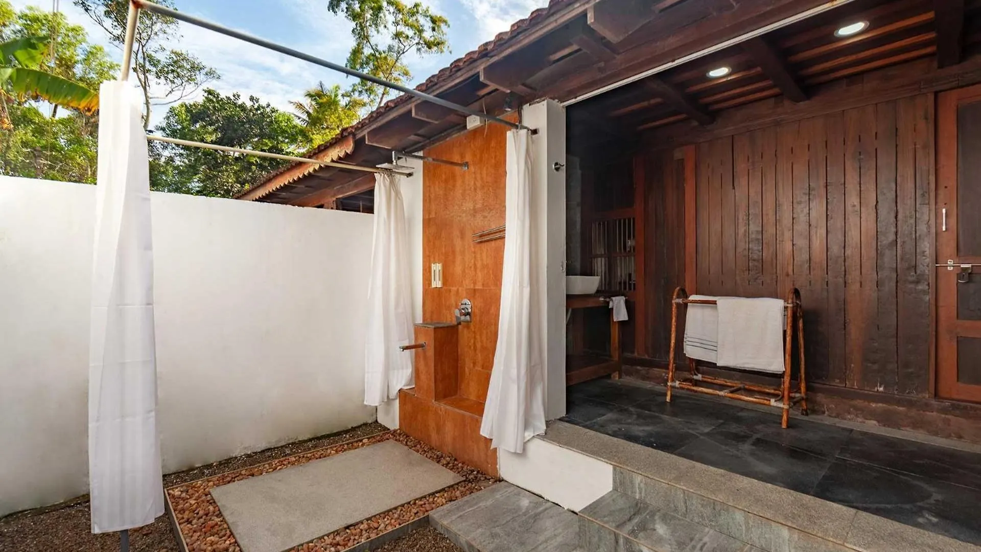 Deshadan'S Tarangi Beach Villas,Marari Mararikulam Bed & Breakfast
